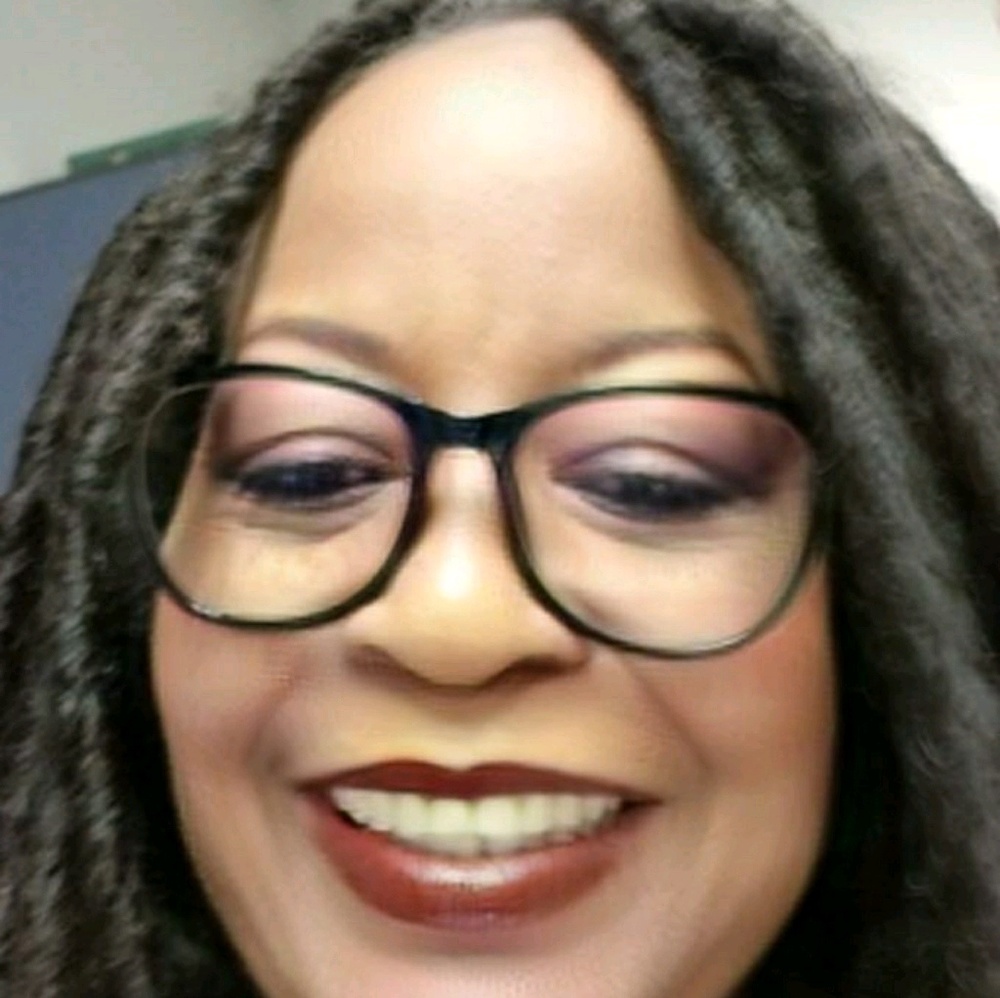 Meet your Posher, Elaine